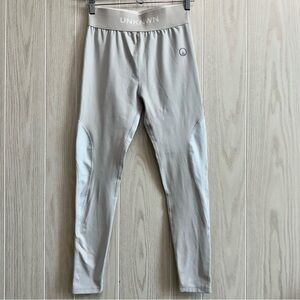 UNKNWN Women’s Athletic 7/8 Leggings  Size Medium Super comfy